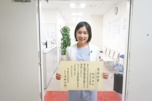 こまざき美紀　東京都議会議員の任期スタート！涙の駒崎家新聞号外も
